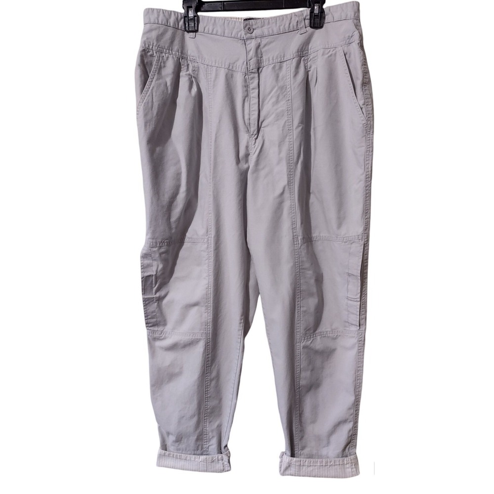 Roll Up Pants Womens Size 36/20W In Store Pants Pockets Light Gray Pleated Front